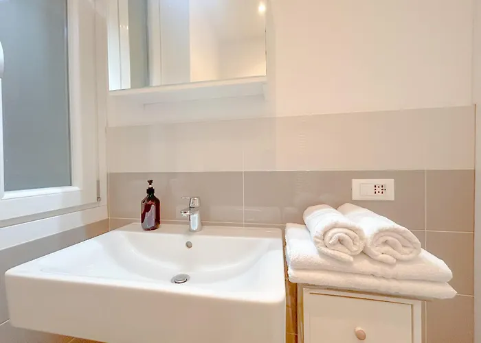 A 50 Mt Dal Mare A-c - Centro Apartman Loano